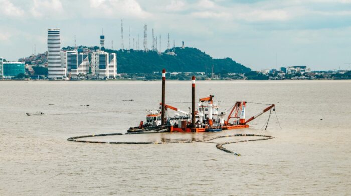 Se inició el dragado en los alrededores del islote El Palmar, en el río Guayas