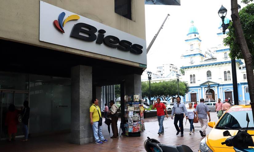 En  Ecuador Los seguros ofrecidos por el BIESS  y su importancia