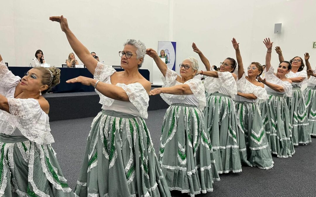 Adultos mayores participaron de jornada de salud en el Hospital Los Ceibos