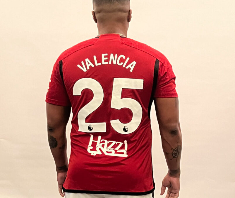 Antonio Valencia se colocó nuevamente la camiseta del Manchester United