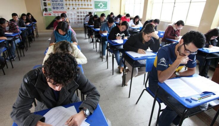 Gobierno entregó USD 1.319 para la educación superior y dice que no hay reducción