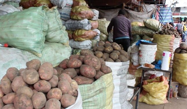 La papa chola, la lenteja y otros siete productos están más caros en mercados de Guayaquil