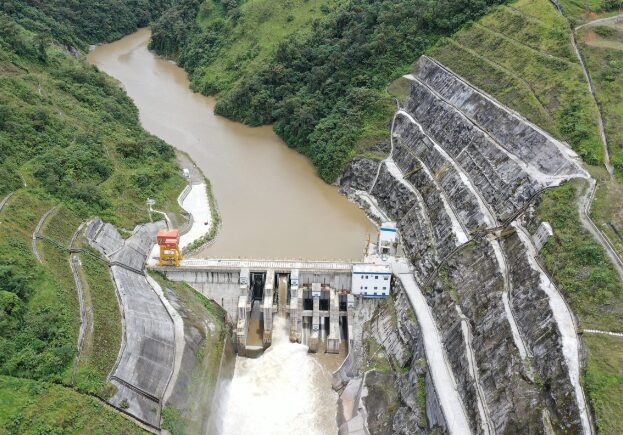 Ecuador optará por energía privada de Colombia