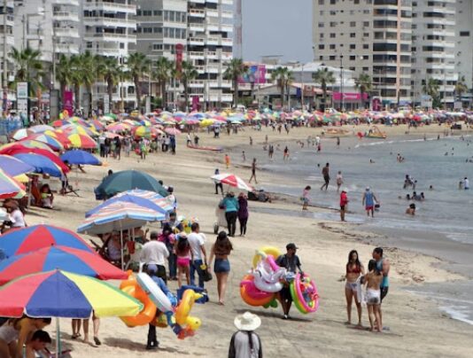 Feriado de cinco días: Presidente suspende la jornada laboral del 31 de octubre