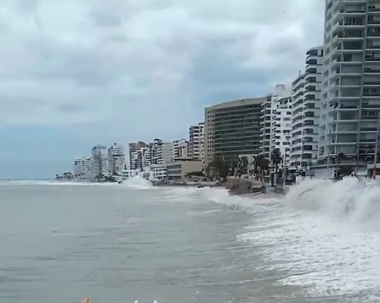 Inocar emite alerta de oleaje para la costa ecuatoriana