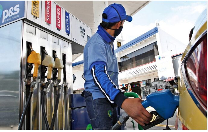 Suben los precios de las gasolinas Extra y Ecopaís en Ecuador