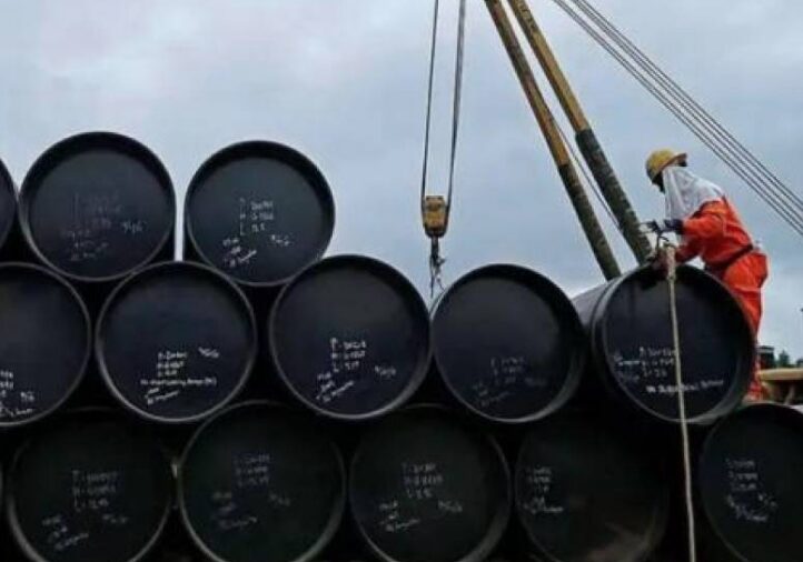 Noboa vetó ley que destinaba un dólar por barril de petróleo a Esmeraldas, Santa Elena y Sucumbíos