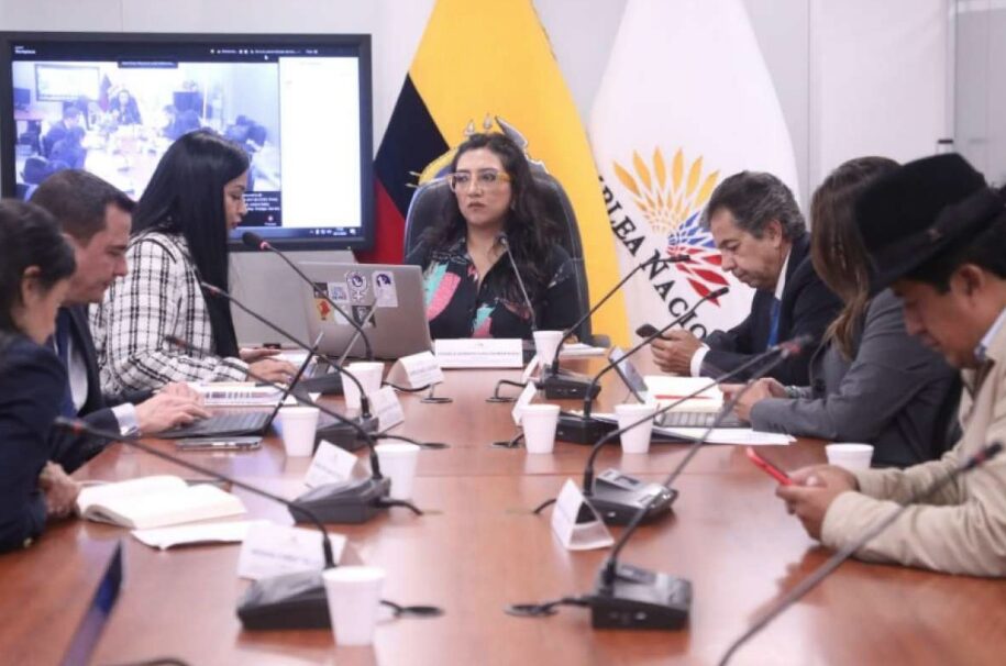 Aprueban informe que recomienda reforma para permitir presencia de bases militares extranjeras