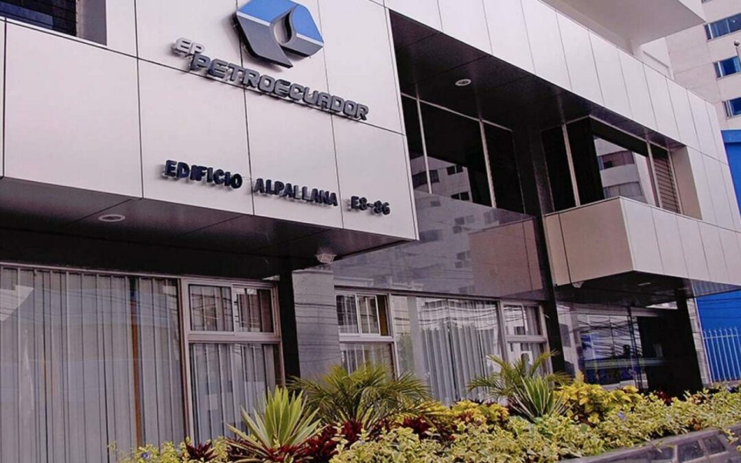 Petroecuador desvinculó a 936 empleados con sueldos sobrevalorados y proyecta ahorro de USD 31 millones