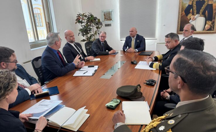 Delegación del Congreso de EE.UU. se reunió con el Ministro de Defensa previo a la visita de Marco Rubio