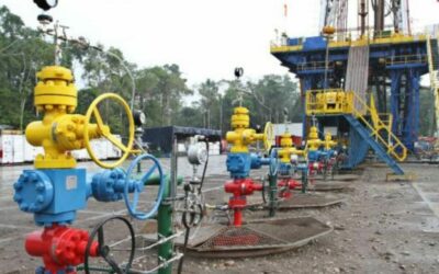 La caída de la producción petrolera amenaza ingresos y presupuestos de Ecuador