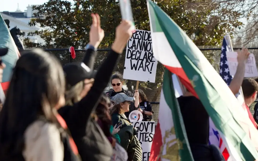 Los iraníes celebran el anuncio de la muerte de Jameneí