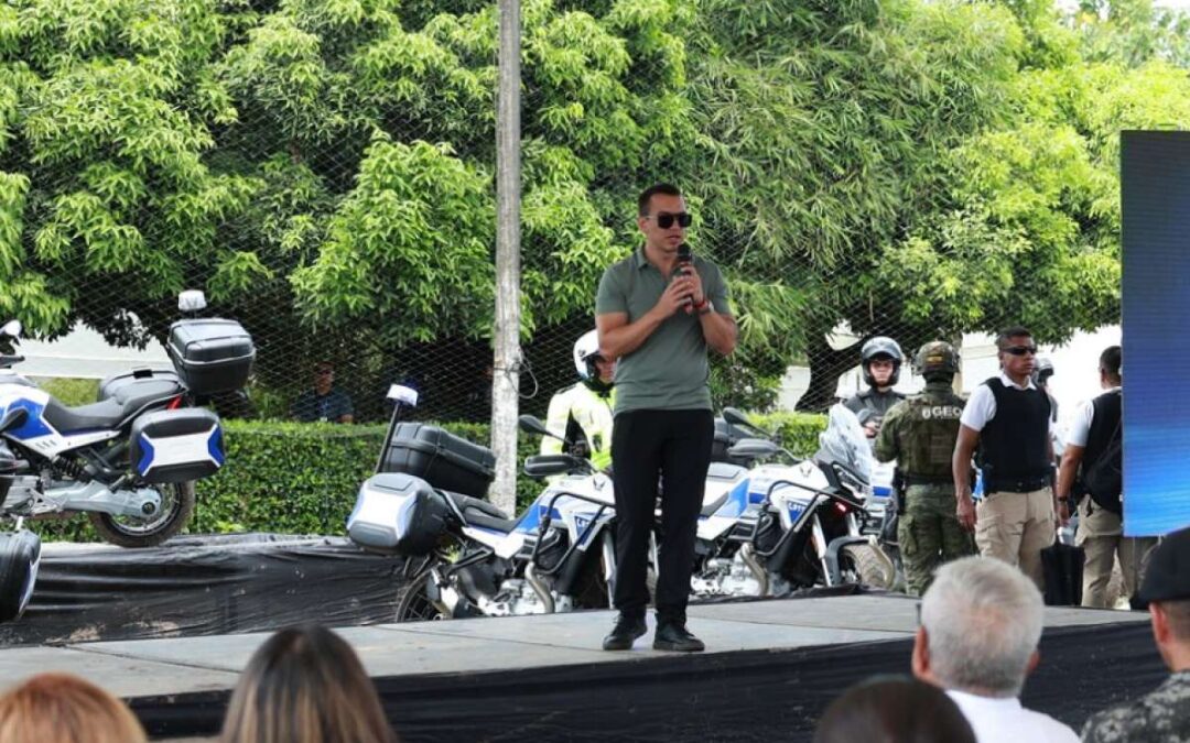 Presidente Noboa entregó nuevo equipamiento a la Policía Nacional