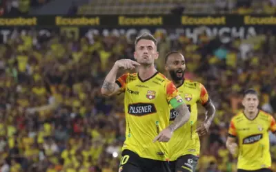 Damián Kitu Díaz regresa a Barcelona SC y firma su contrato por un año