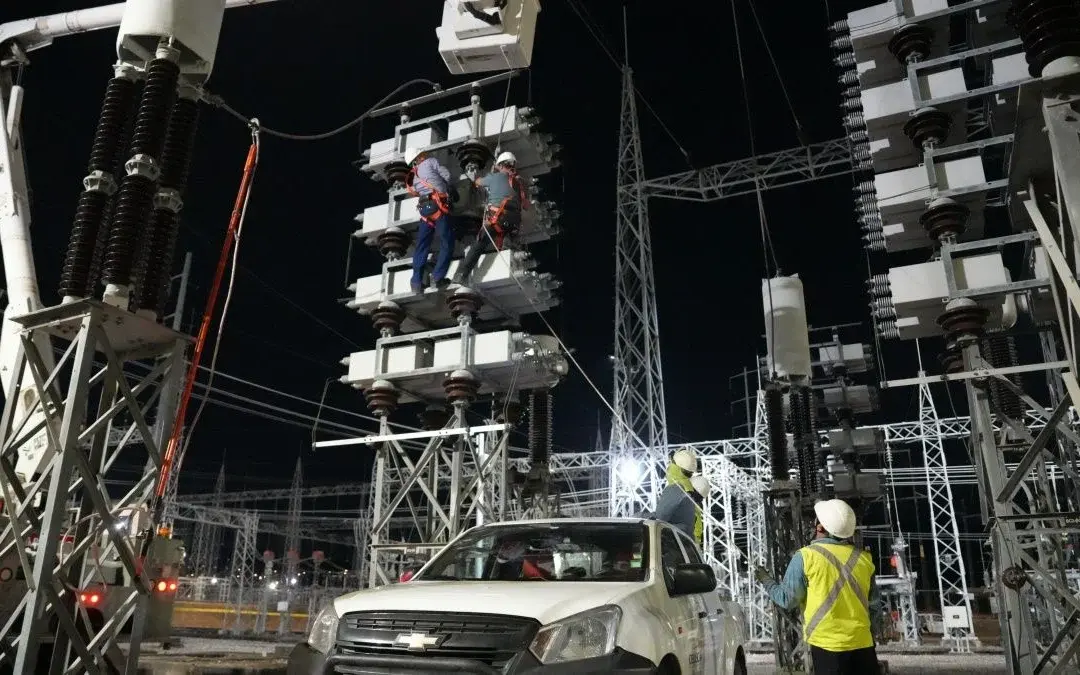 Ecuador activa un plan para reforzar el sistema eléctrico ante la llegada de El Niño